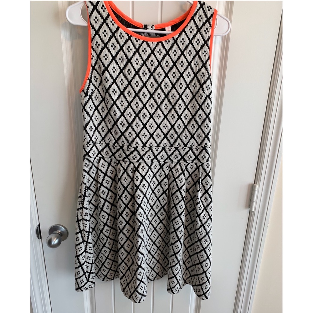 Black and White pattern dress